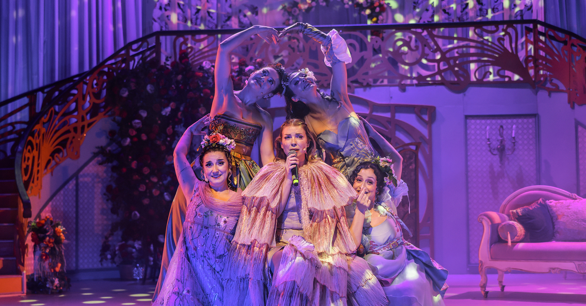 ‘Gurur ve Önyargı* (*gibi bir şey)’in galası gerçekleştirildi