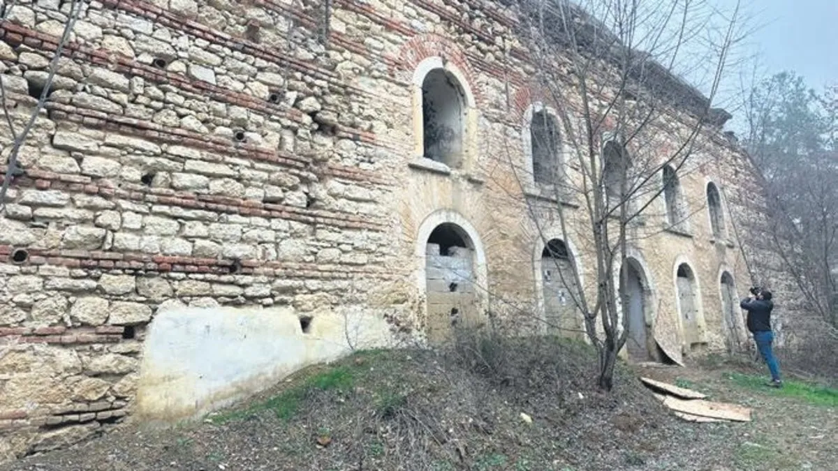 Tarihin şahidi tabyalar yok oluyor